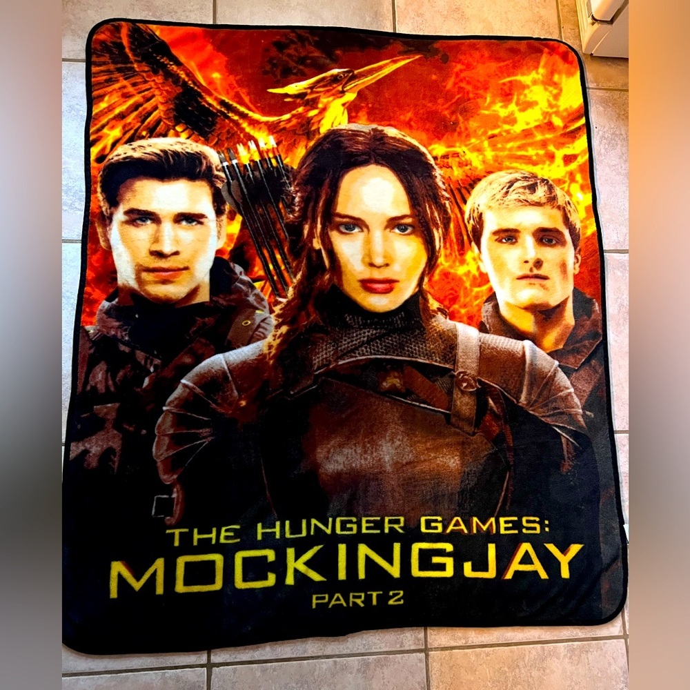 Hunger Games Mockingjay part two Throw Blanket